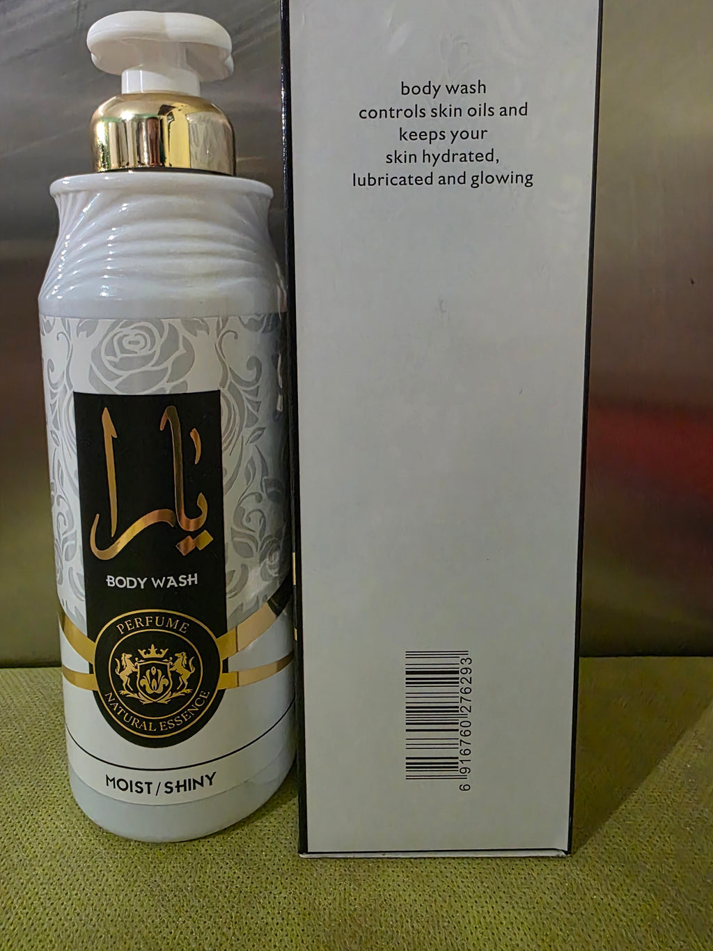Bagnoschiuma D'DONNA profumato ispirato alla celebre fragranza araba Yara (nella versione bianca). 520ml