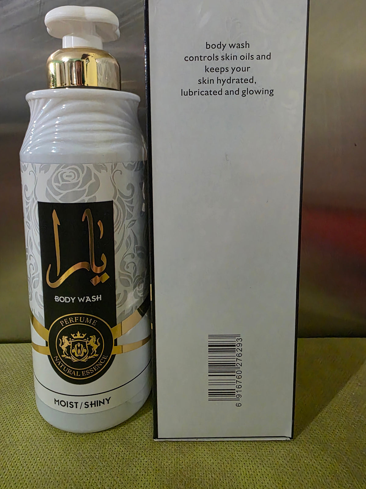 Bagnoschiuma D'DONNA profumato ispirato alla celebre fragranza araba Yara (nella versione bianca). 520ml